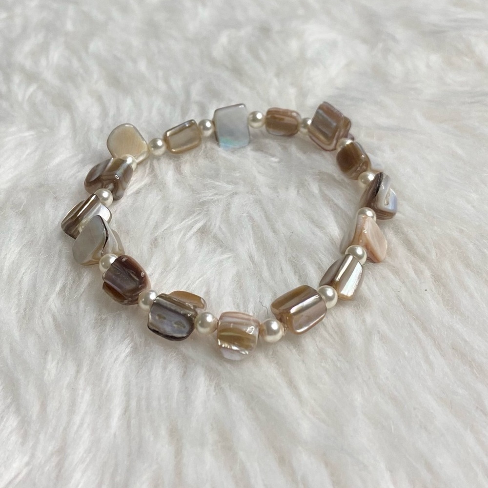 Mother of Pearl Chip Bracelet